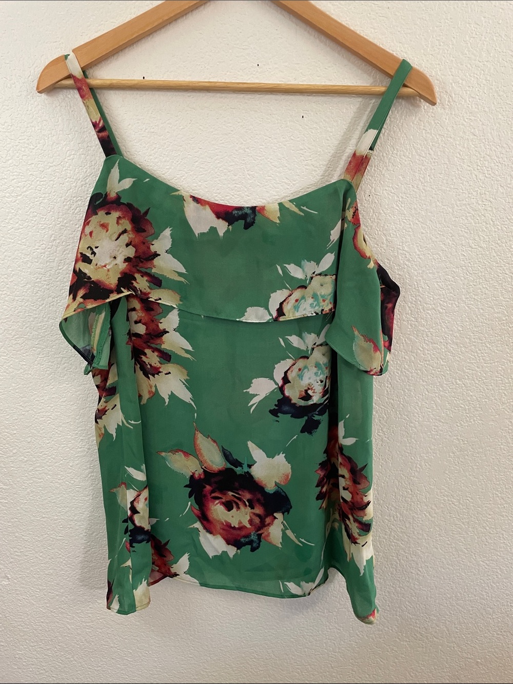 CAbi Green Floral Cold-Shoulder flareCami 19x21 L resort pool sexy
